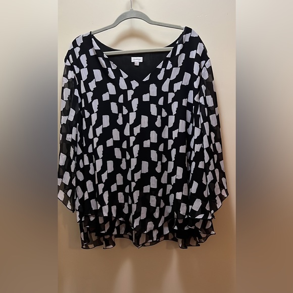 🌟 Flowy Avenue Blouse 🌟 Price Reduced!🔥 - Picture 1 of 6